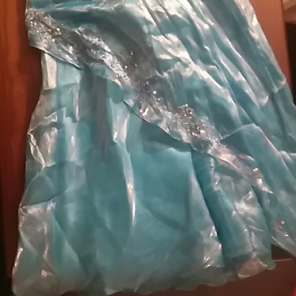 Dress - Picture 3 of 4